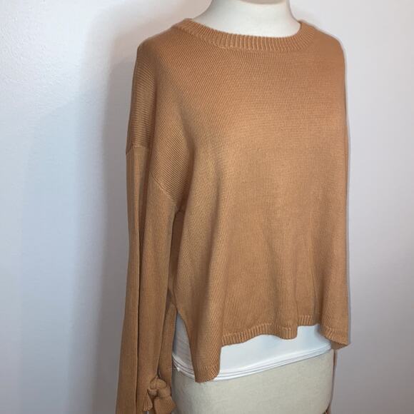 ASTR Small Medium Tan Knit Sweater Tie Sleeve Slit on sides Ribbed Collar & Hem - Picture 3 of 8